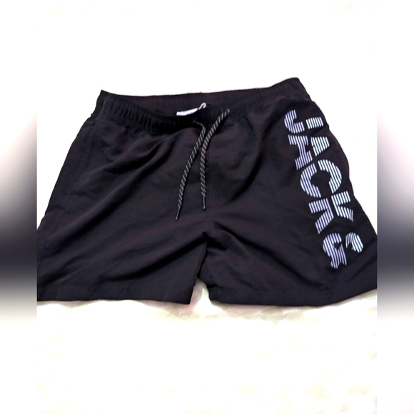 Men's jack and Jones shorts - Picture 1 of 3